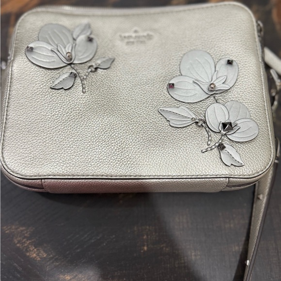 Kate Spade Larchmont Avenue Camera Bag with wallet and Coin holder Keychain - Picture 13 of 13